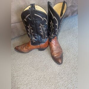 Men’s Tony Lama Cowboy Boots
- Men’s size 10 1/2 D
- Don’t wear anymore